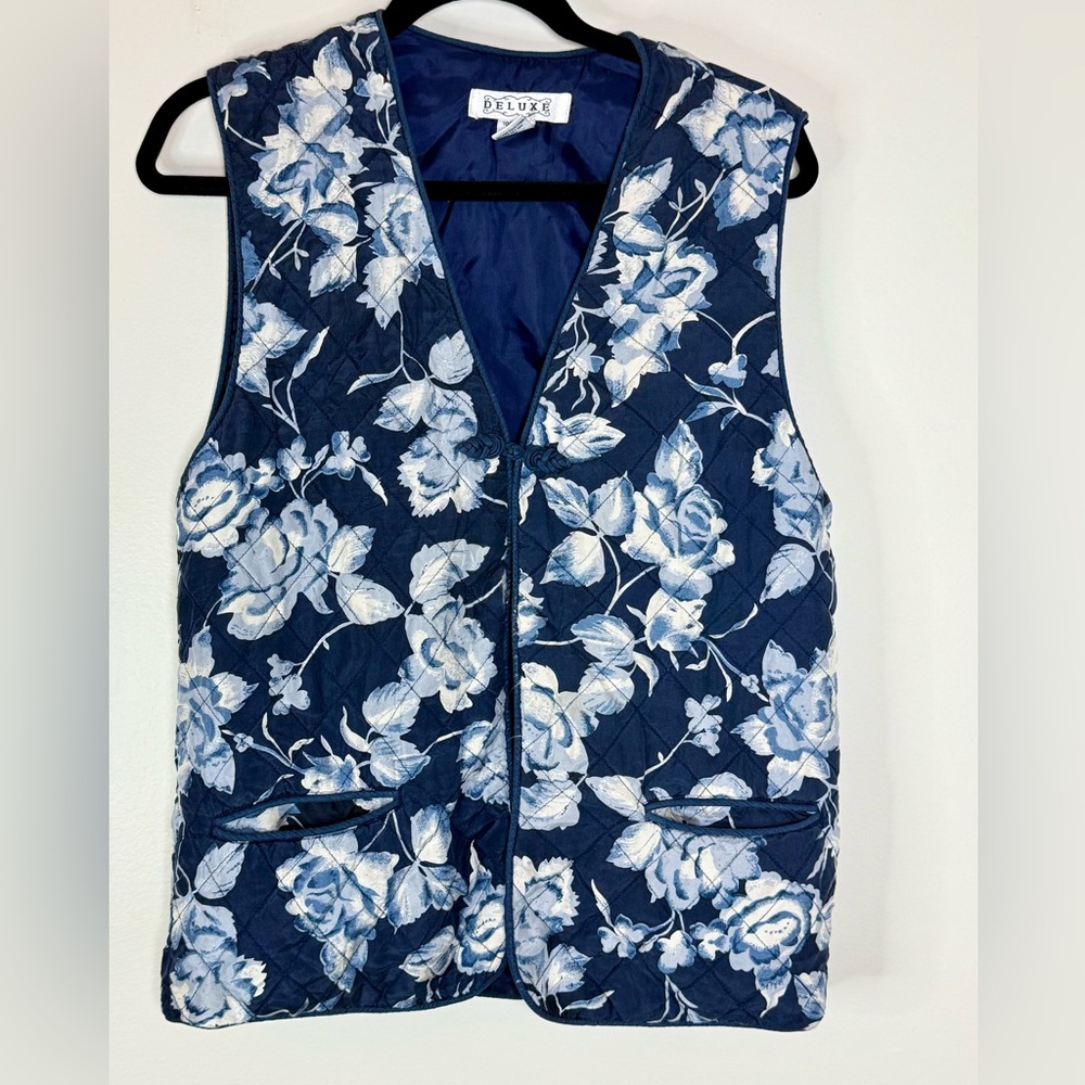 Vintage Blue and White Floral Silk Vest by Deluxe‎ - size Medium - Cottagecore